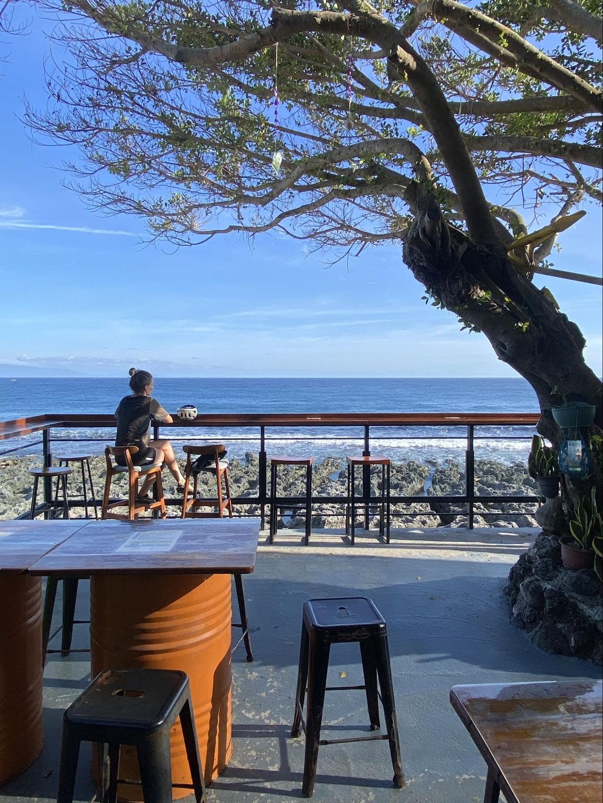Seaside drinks on Xiaoliuqiu