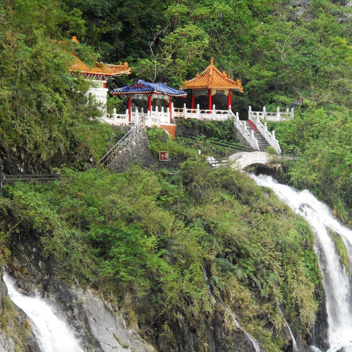 Impressive Taroko Gorge roads (left) and its temples and shrines (right)