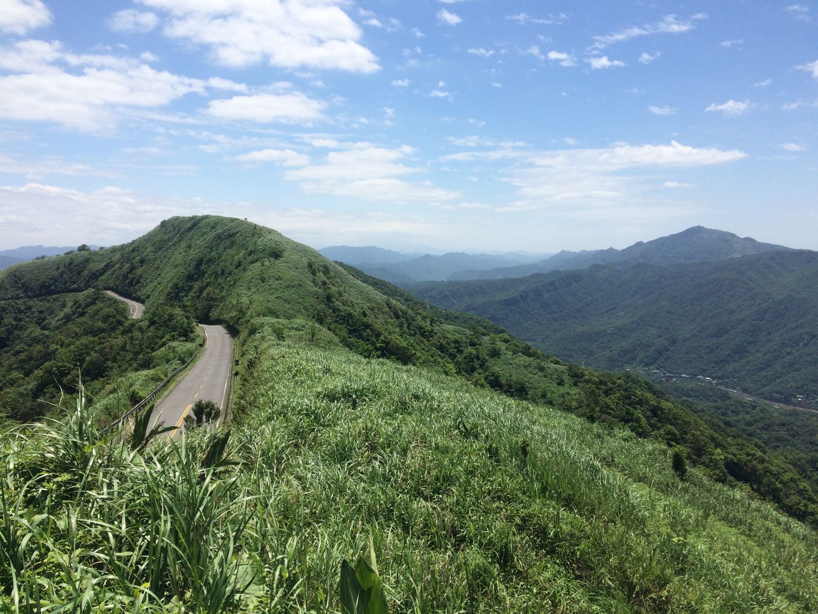 View from the hilltop of Buyan Pavilion (left) and the route's overview (right)